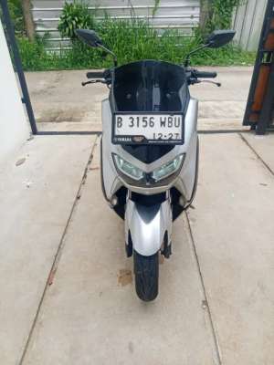 Jual bekas Nmax ABS TCS ISS akhir th 2022 connected keyless silver matte,lokasi di Tangerang Selatan Kota