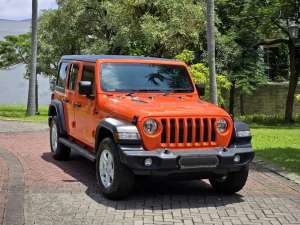 Jual bekas ODO 15 RB JEEP WRANGLER JL 4X4 BENSIN TURBO PMK 2021 ORANGE METALIK,lokasi di Surabaya Kota