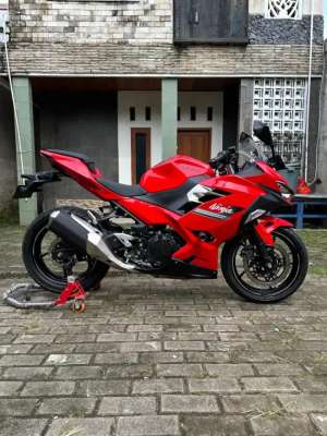 Jual bekas ODO 3.000 PERAK ISTIMEWA NEW NINJA 250 FI ninja 250 PAJAK ON NO MINUS,lokasi di Jakarta Barat