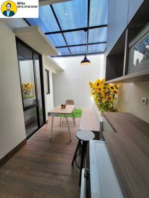 P8. Dijual Rumah 3 Lantai Mahakam The Signature Cakung Jakarta Timur lokasi di Bekasi Kota, tersedia melalui melalui situs Olx