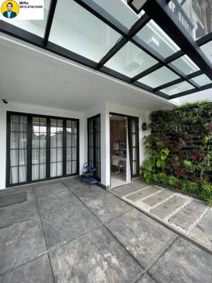 P81. Dijual Rumah 3 Lantai European Style Selangkah ke Pondok Indah lokasi di Tangerang Selatan Kota, tersedia melalui melalui situs Olx