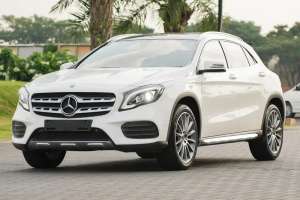 Jual bekas PadelGolf Mercedes Benz GLA200 AMG Night 2020 x1 320i c200 a200,lokasi di Jakarta Selatan