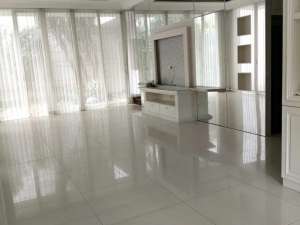 Pakuwon Indah Cluster lariz ville, Surabaya Barat lokasi di Surabaya Kota, tersedia melalui melalui situs Olx