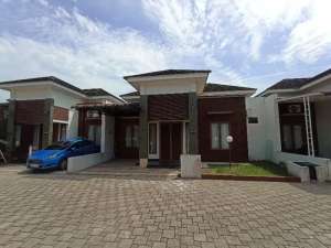 Palm Leaves Conwood Jl Flamboyan 4Rajawali Sakti Panam lokasi di Pekanbaru Kota, tersedia melalui melalui situs Olx