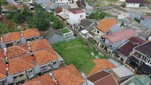 Pangkalan Jati V dilalui Jaklingko Hanya 400m dari Jalan Jatiwaringin lokasi di Jakarta Timur, tersedia melalui melalui situs Olx