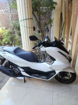 Jual bekas Pcx 160 abs putih model baru 2025 low km pajak baru Gbm,lokasi di Sleman Kab.