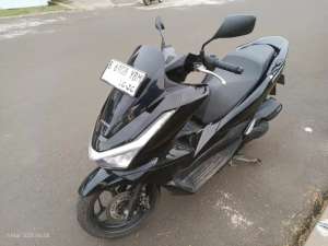 Jual bekas PCX CBS hitam 2025 rawatan,lokasi di Bekasi Kab.
