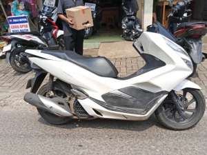 Jual bekas PCX Putih, Tahun 2019, STNK Atas Nama Sendiri, Bisa Pinjam KTP,lokasi di Tangerang Selatan Kota