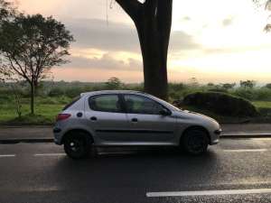 Jual bekas PEUGEOT 206 1.4 XR AT Mobil nyaman berkualitas hrg cash terjangkau,lokasi di Jakarta Timur