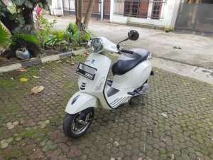 Jual bekas Piaggio vespa 150 lx Pimavera 150 S ABS tahun 2020 i-get putih,lokasi di Bekasi Kota