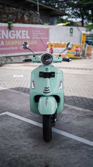 Jual bekas PIAGGIO VESPA GTS 150 4V ABS 2021,lokasi di Bekasi Kab.