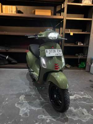 Jual bekas PIAGIO VESPA MATIC SPRINT S 150 IGET ABS FACELIFT 2022,lokasi di Bekasi Kab.