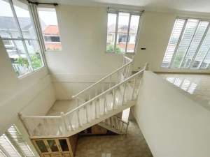 Pondok Labu, Rumah luas 329 dengan halaman cukup luas dilengkapi taman lokasi di Jakarta Selatan, tersedia melalui melalui situs Olx