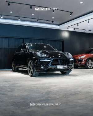 Jual bekas Porsche Cayenne Turbo 2012,lokasi di Jakarta Barat