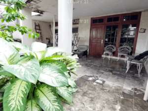 Properti Strategis Pinggir Jalan Raya Di Kebayoran Baru lokasi di Jakarta Selatan, tersedia melalui melalui situs Olx