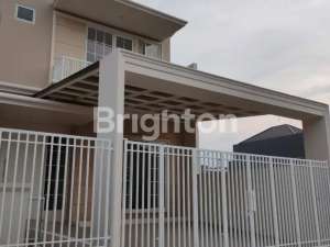 Puri Galaxy, High Class Living, Kawasan Luxurius, Terdiri Dari Rumah 2 Lantai lokasi di Surabaya Kota, tersedia melalui melalui situs Olx