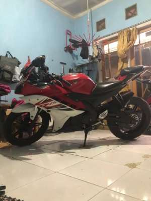 Jual bekas r15 v2 ss lengkap kumplit,lokasi di Depok Kota