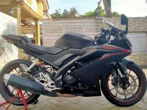 Jual bekas R15 V3 lengkap mesin segel motor sehat keterangan detail dibawah,lokasi di Tangerang Kab.