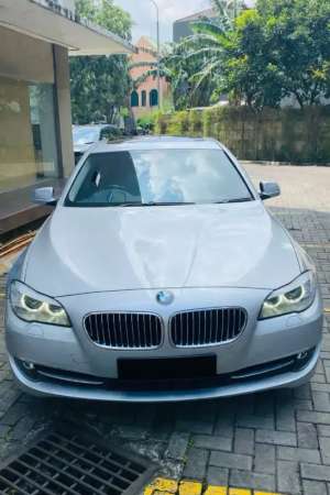 Jual bekas RARE BMW 528i F10 -KM 40rb-SUNROOF SILVER- Full Service 30jt,lokasi di Jakarta Barat