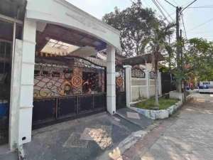 RAYYAN REGENCY Area Dian Istana Rumah Lebar 9 Row Jalan 3 Mobil dekat Wiyung lokasi di Surabaya Kota, tersedia melalui melalui situs Olx