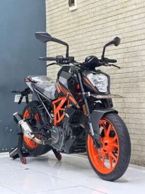 Jual bekas READY KTM DUKE 250 ABS TH 2022 SUPER MULUS ODO 2rb JAMINAN ISTIKEWA,lokasi di Jembrana Kab.