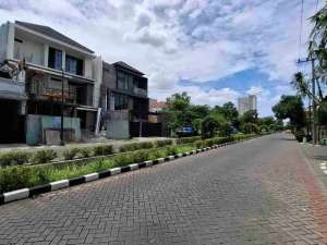 Rmh Baru 3LT Sby Wiyung Dekat Mall PTC lokasi di Surabaya Kota, tersedia melalui melalui situs Olx