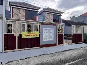 Rmh Baru Dekat Citraland dan Manukan Sby lokasi di Surabaya Kota, tersedia melalui melalui situs Olx