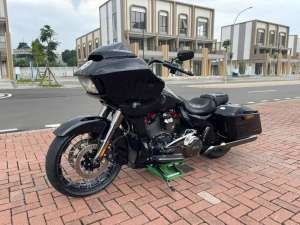 Jual bekas ROADGLIDE CVO 2022 KM6RB FULL PAPER,lokasi di Tangerang Selatan Kota