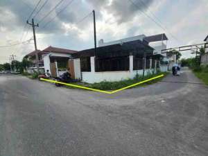 Ruang Usaha Murah Hitung Tanah Saja Dekat Kampus UMS Pabelan lokasi di Surakarta Kota, tersedia melalui melalui situs Olx