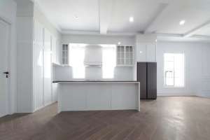 Ruko 2 Lantai Mewah Bangunan Baru lokasi di Kediri  Kab., tersedia melalui melalui situs Olx