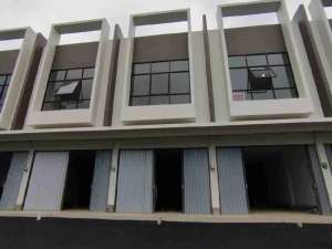 Ruko siap usahajalan raya kodau dekat tol jatiwarna 1,85M lokasi di Bekasi Kota, tersedia melalui melalui situs Olx