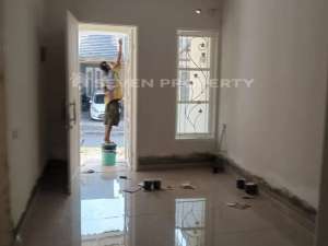 Rumah 1 12 lantai siap huni di Legenda Wisata Cibubur P3.07924 lokasi di Bogor Kab., tersedia melalui melalui situs Olx