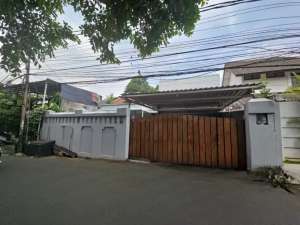 Rumah 1 Lantai di Mampang Prapatan, Hanya 3 Menit ke Tol Tebet lokasi di Jakarta Selatan, tersedia melalui melalui situs Olx