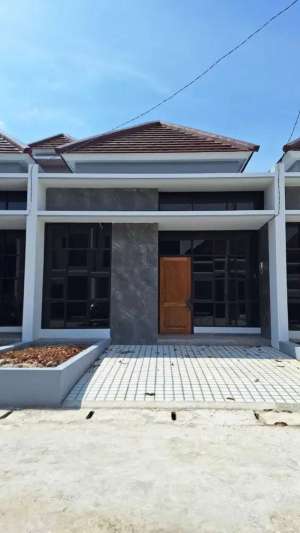 Rumah 1,5 Lt Siap Huni Lokasi Istimewa Free Biaya2 di Cipadu Jaya lokasi di Tangerang Kota, tersedia melalui melalui situs Olx