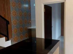 Rumah 2 Lantai Akses Fasilitas Umum Disewakan, di Denpasar Barat Area lokasi di Denpasar Kota, tersedia melalui melalui situs Olx