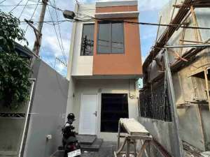 rumah 2 lantai akses motor di Johar baru jakarta pusat lokasi di Jakarta Pusat, tersedia melalui melalui situs Olx