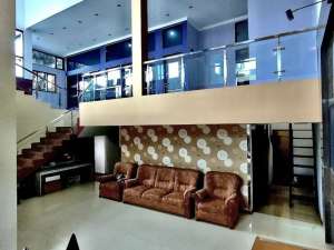 rumah 2 lantai bangunan berkualitas dekat pintu tol jatiwarna lokasi di Bekasi Kota, tersedia melalui melalui situs Olx