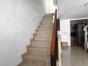 Rumah 2 Lantai Bebas Banjir Di Green Lake Karang Tengah Tangerang lokasi di Tangerang Kota, tersedia melalui melalui situs Olx