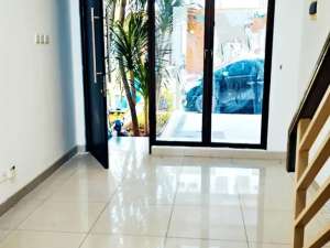 Rumah 2 Lantai dalam Cluster Shinano, JGC Cakung, Jakarta Timur. lokasi di Jakarta Timur, tersedia melalui melalui situs Olx