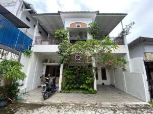 Rumah 2 Lantai Dalam Perumahan di Dekat MalioboroKampus UGM lokasi di Yogyakarta Kota, tersedia melalui melalui situs Olx