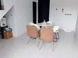 Rumah 2 Lantai Dekat Tol Jatiasih lokasi di Bekasi Kota, tersedia melalui melalui situs Olx