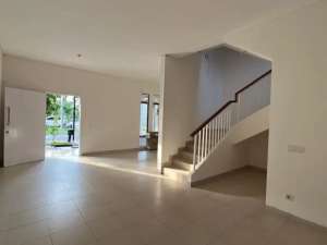 Rumah 2 Lantai Dengan Semi Furnished Siap Huni di Cluster Alamanda JGC Cakung Jakarta Timur lokasi di Jakarta Timur, tersedia melalui melalui situs Olx