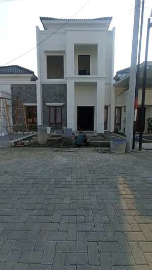 Rumah 2 lantaidiadiwerna sapphirw mesiterania lokasi di Tegal Kab., tersedia melalui melalui situs Olx