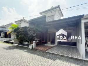 RUMAH 2 LANTAI DIJUAL DI COLOMADU DEKAT LUWES KARTASURA lokasi di Karanganyar Kab., tersedia melalui melalui situs Olx