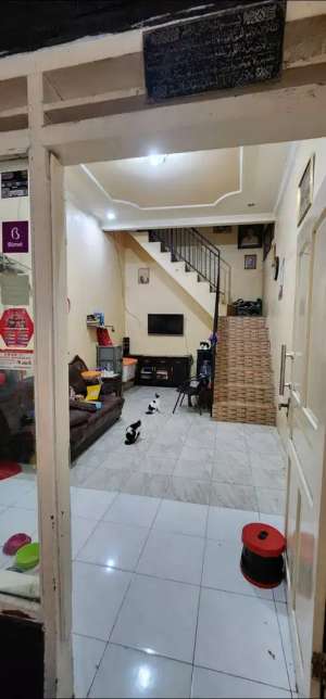 Rumah 2 lantai full dak dan seluas tanah di pisangan lama Bebas Banjir lokasi di Jakarta Timur, tersedia melalui melalui situs Olx