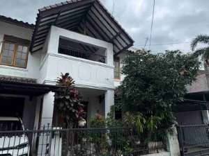 rumah 2 lantai komplek Arcamanik endah dekat sport jabar lokasi di Bandung Kota, tersedia melalui melalui situs Olx
