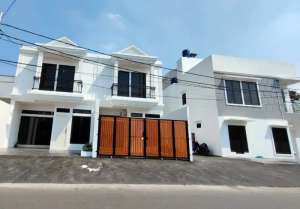 Rumah 2 Lantai Lokasi Strategis Dekat Pintu Masuk Tol Pulomas lokasi di Jakarta Pusat, tersedia melalui melalui situs Olx