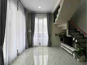 Rumah 2 lantai minimalis Modern di Bandung Utara lokasi di Cimahi Kota, tersedia melalui melalui situs Olx