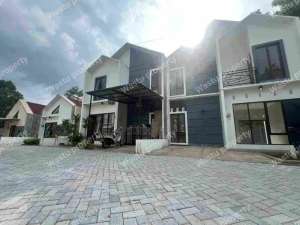 RUMAH 2 LANTAI MURAH DEKAT AKMIL MAGELANG lokasi di Magelang Kota, tersedia melalui melalui situs Olx