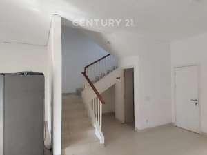 Rumah 2 Lantai Semi Furnished di Cluster Alamanda JGCBaru Renovasi 2025 lokasi di Jakarta Timur, tersedia melalui melalui situs Olx